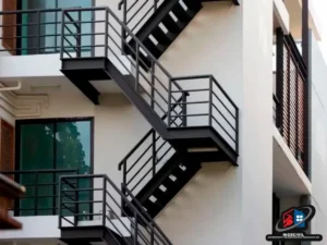 Portafolio de Servicios 13 Escalera metálica para exteriores