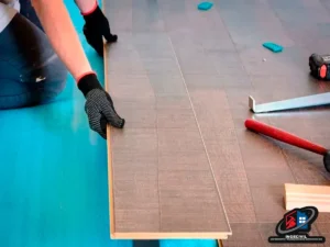 Acabados arquitectónicos 8 Piso laminado de madera en apartamento con diseño elegante